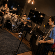 Grupo musical ensayando