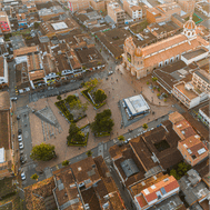 Fotografia aerea de una plaza
