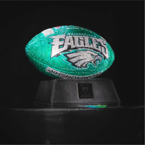 Fotografia de un balon de futbol americano de los EAGLES