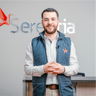 Retrato corporativo de un hombre joven